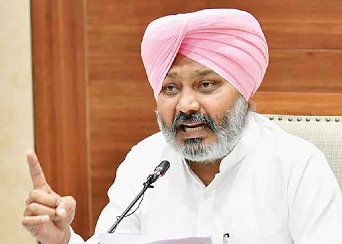 बाजवा के 50 बम वाले बयान पर चीमा का पलटवार, कहा-बाजवा इस्तीफा दें, कांग्रेस करे कार्रवाई बाजवा के 50 बम वाले बयान पर चीमा का पलटवार, कहा-बाजवा इस्तीफा दें, कांग्रेस करे कार्रवाई